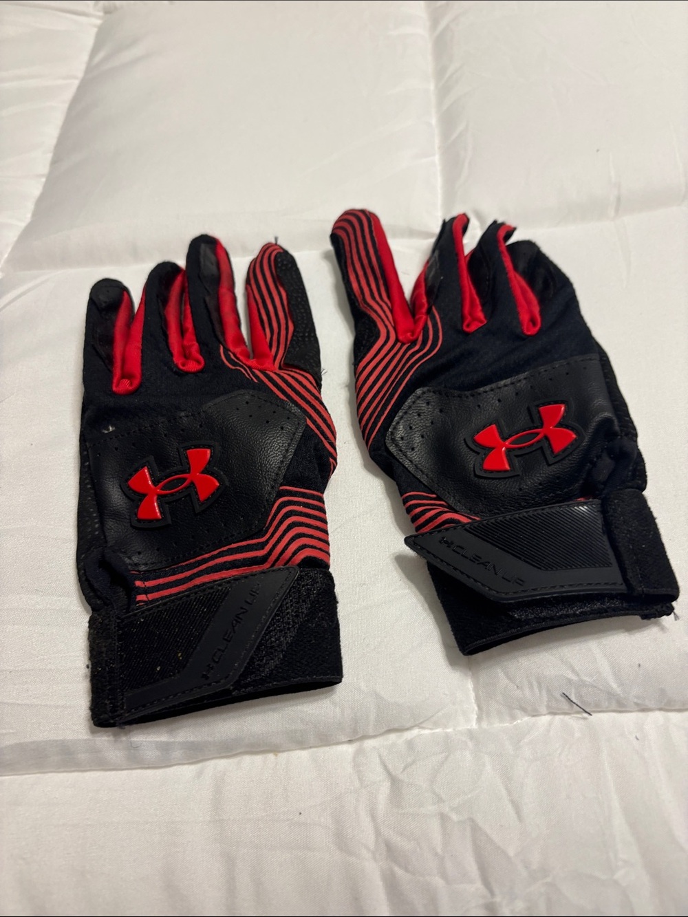 Under Armour Kids Black and Red Training Gloves